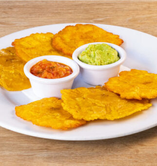 Patacones con Hogao y Guacamole