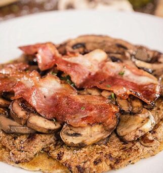 Solomo con Champiñones y Tocineta